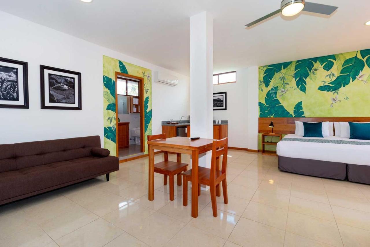 Plaza Luna Suites Puerto Ayora  Bagian luar foto