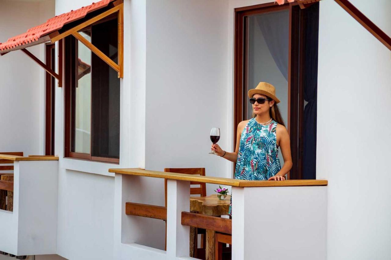 Plaza Luna Suites Puerto Ayora  Bagian luar foto