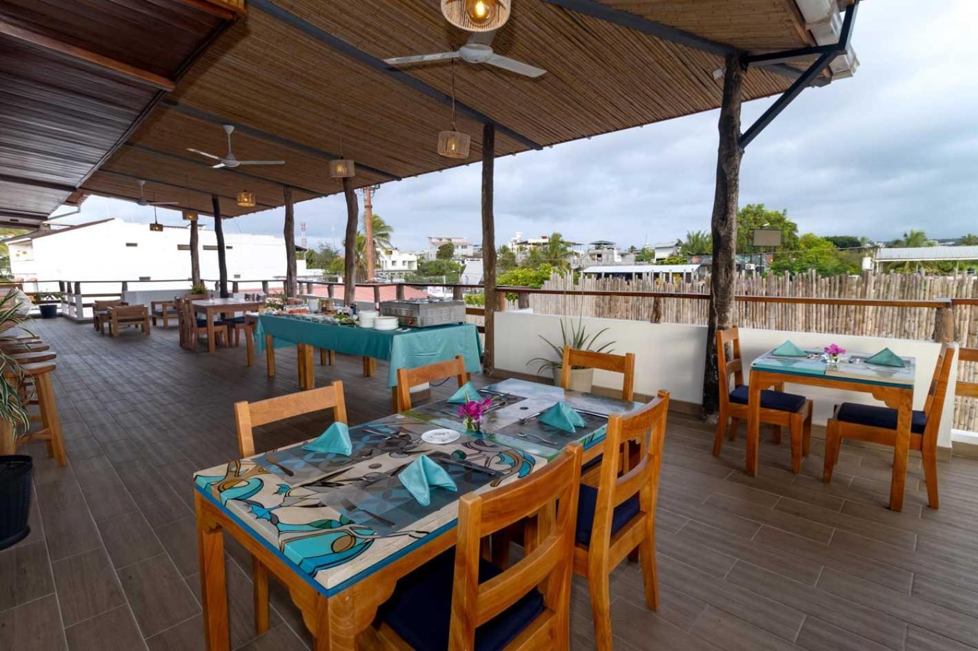 Plaza Luna Suites Puerto Ayora  Bagian luar foto