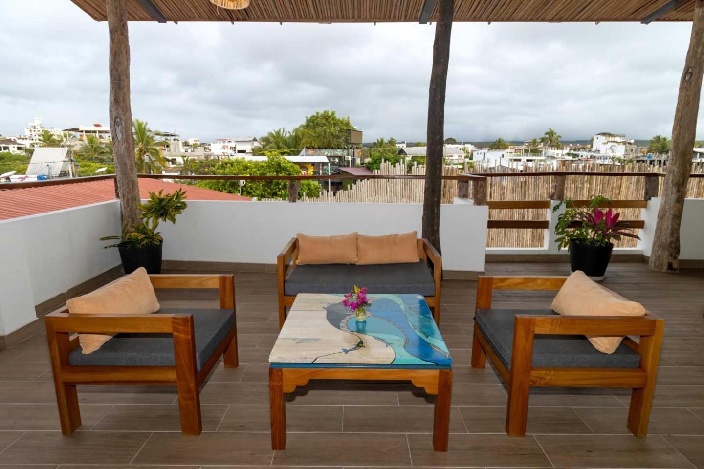 Plaza Luna Suites Puerto Ayora  Bagian luar foto
